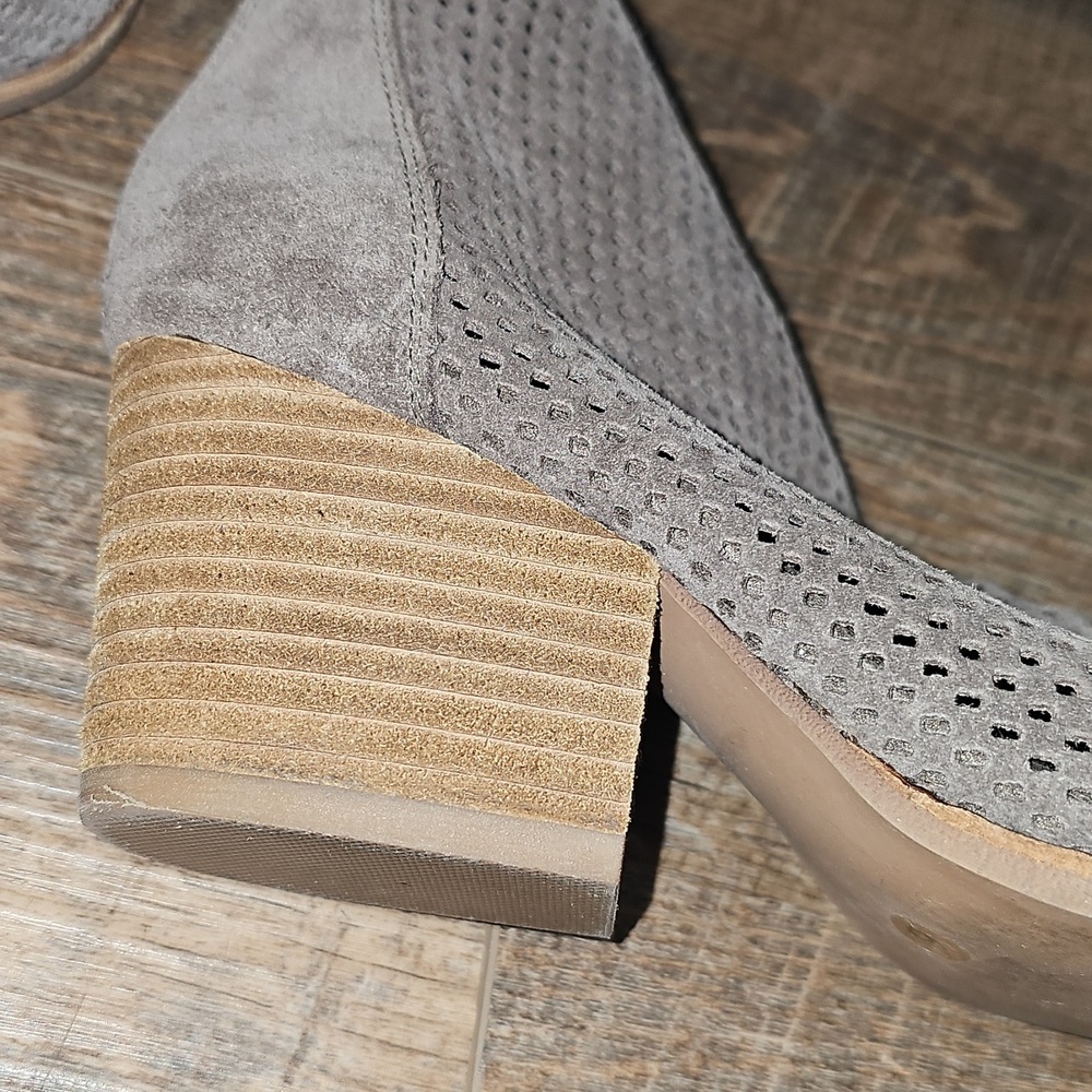 Jeffrey Campbell Perforated Taupe Ankle Boots Size 6 - Picture 9 of 10